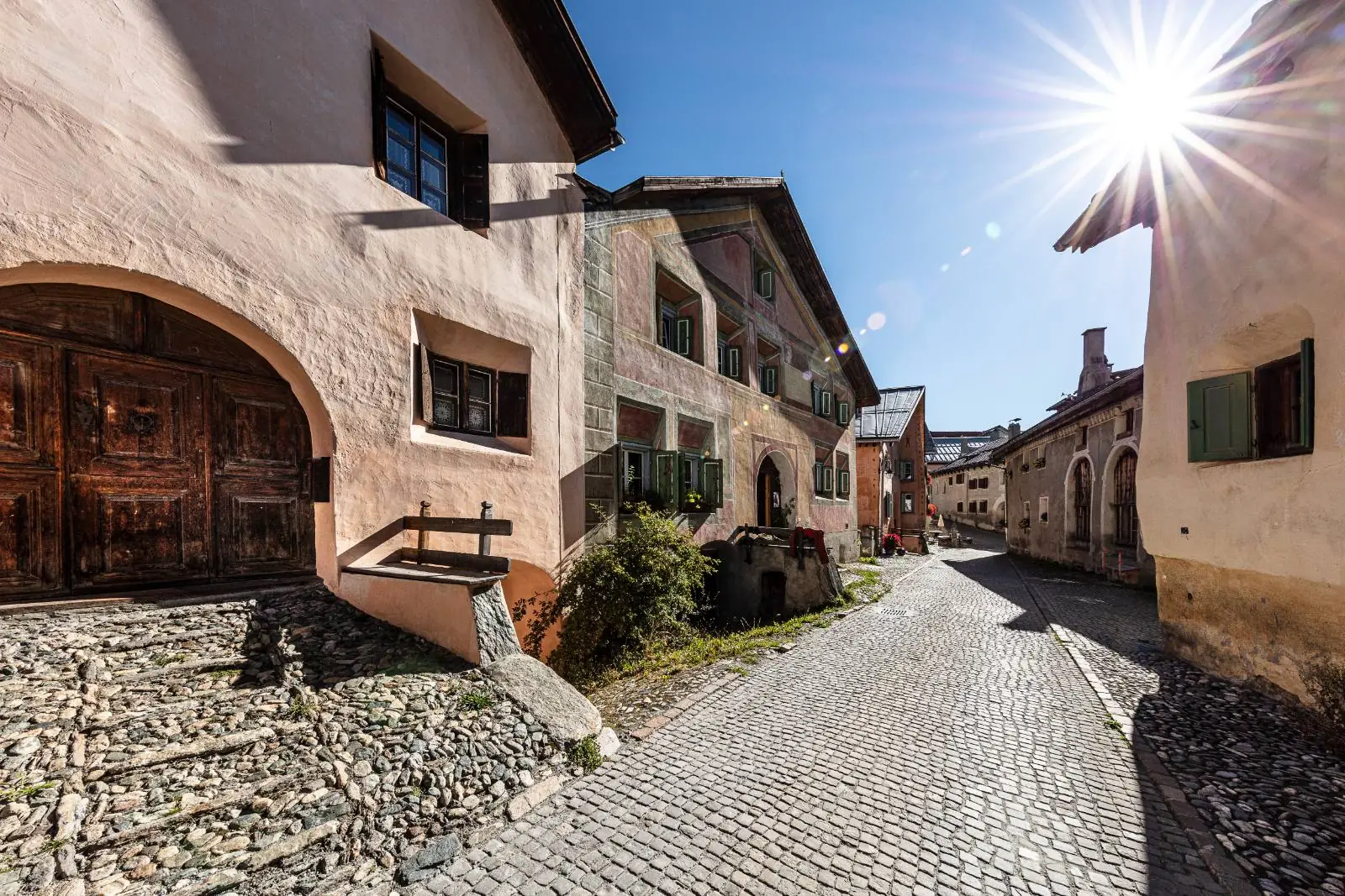 Engadinerhaus mit Sgraffito in Guarda